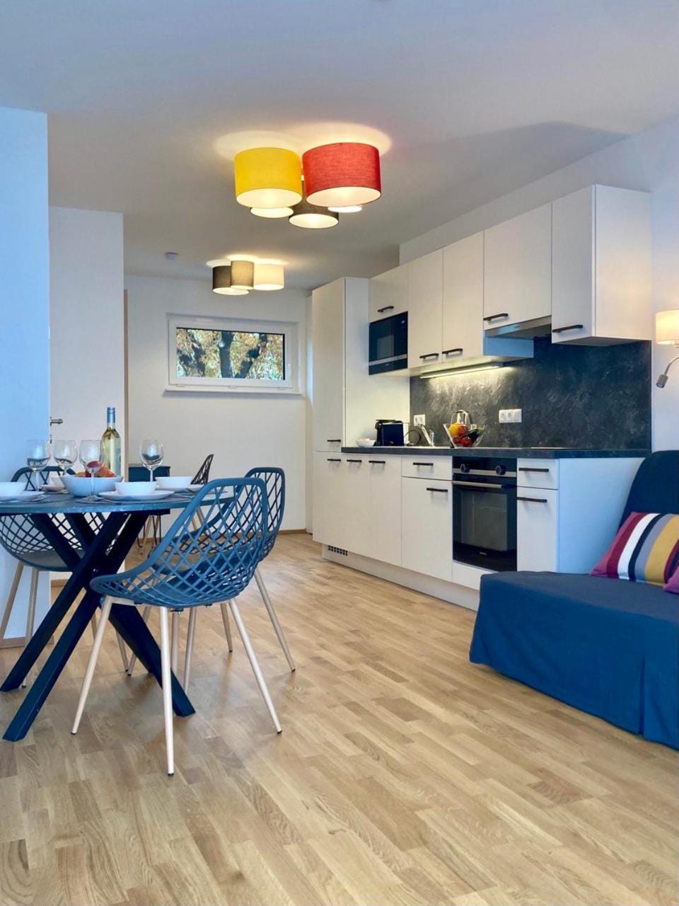 Kitchen or kitchenette, Seating area, Dining area