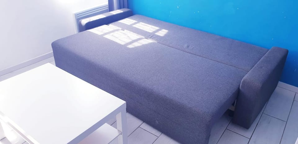Bed, Living room