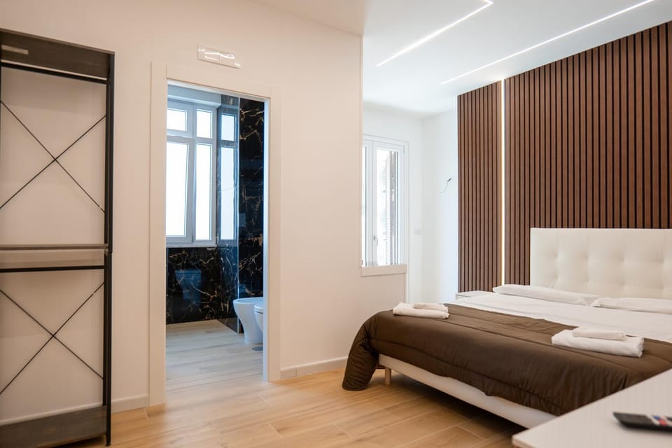 Photo of the whole room, Bedroom, towels, wardrobe