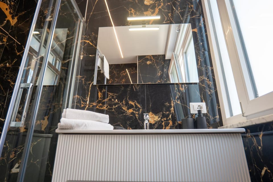 Shower, Bathroom, Bath, towels