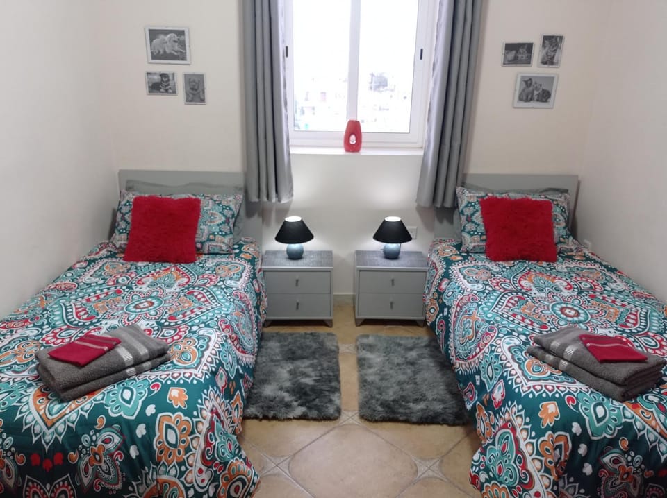 Bed, Bedroom, air conditioner