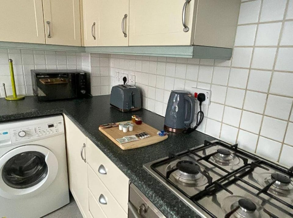 Kitchen or kitchenette, stove, toaster, washing machine