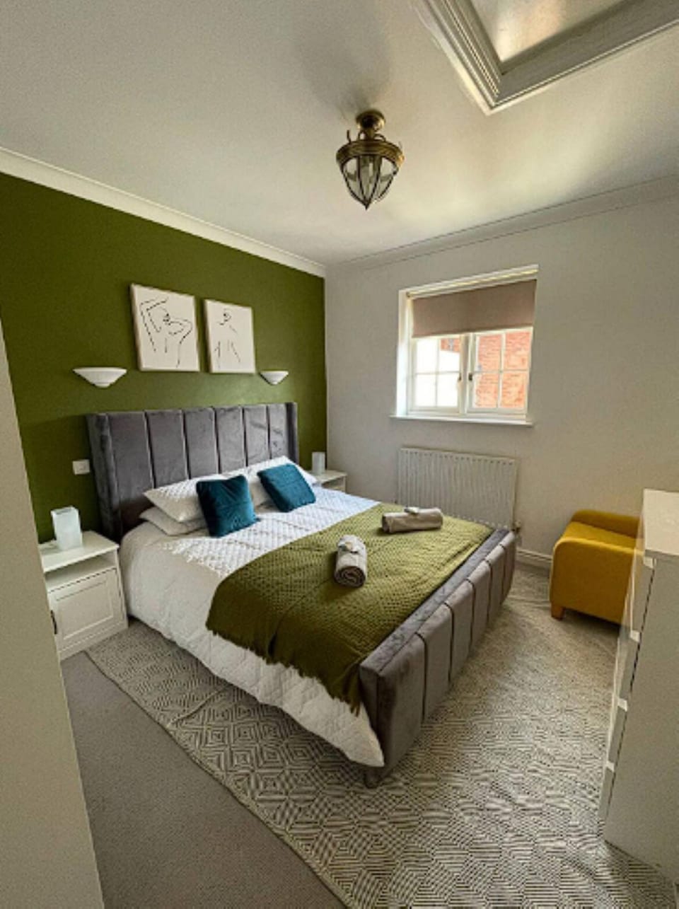 Bed, Photo of the whole room, Seating area, Bedroom