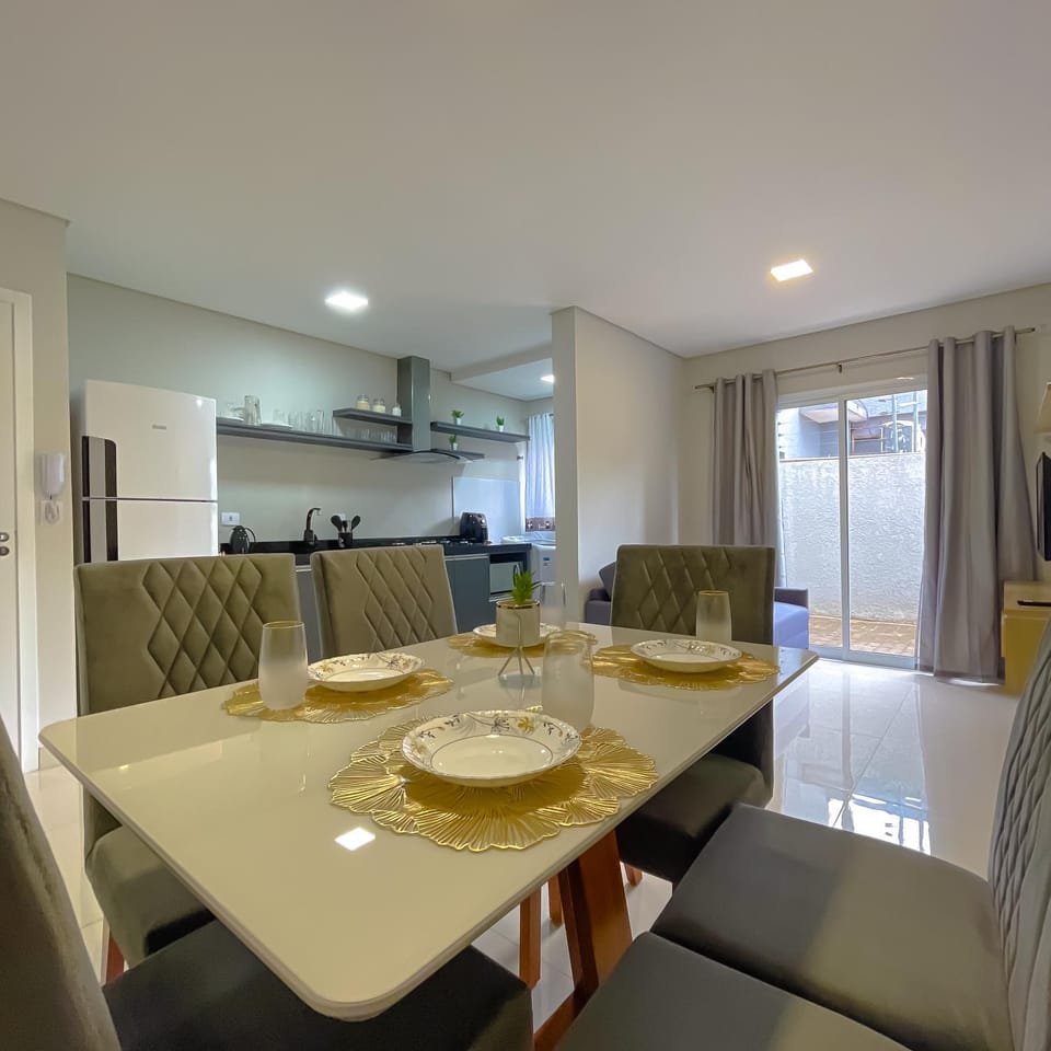 Kitchen or kitchenette, Living room, Seating area, Dining area, minibar, stove