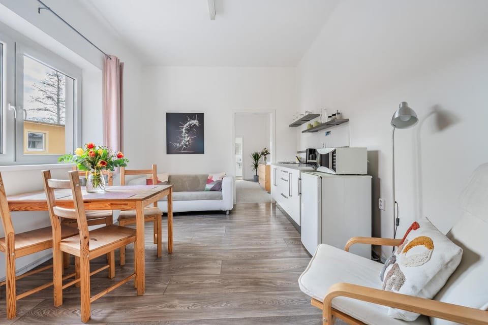 Kitchen or kitchenette, Living room, Seating area, minibar
