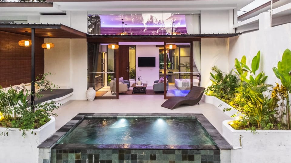 Property building, Patio, Garden, Balcony/Terrace, Living room, Seating area, Garden view, Pool view, Swimming pool, Swimming pool, sunbed