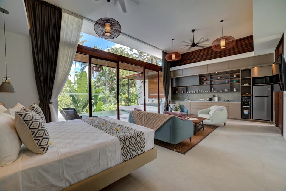 Bed, Kitchen or kitchenette, Living room, Seating area, Bedroom, fireplace