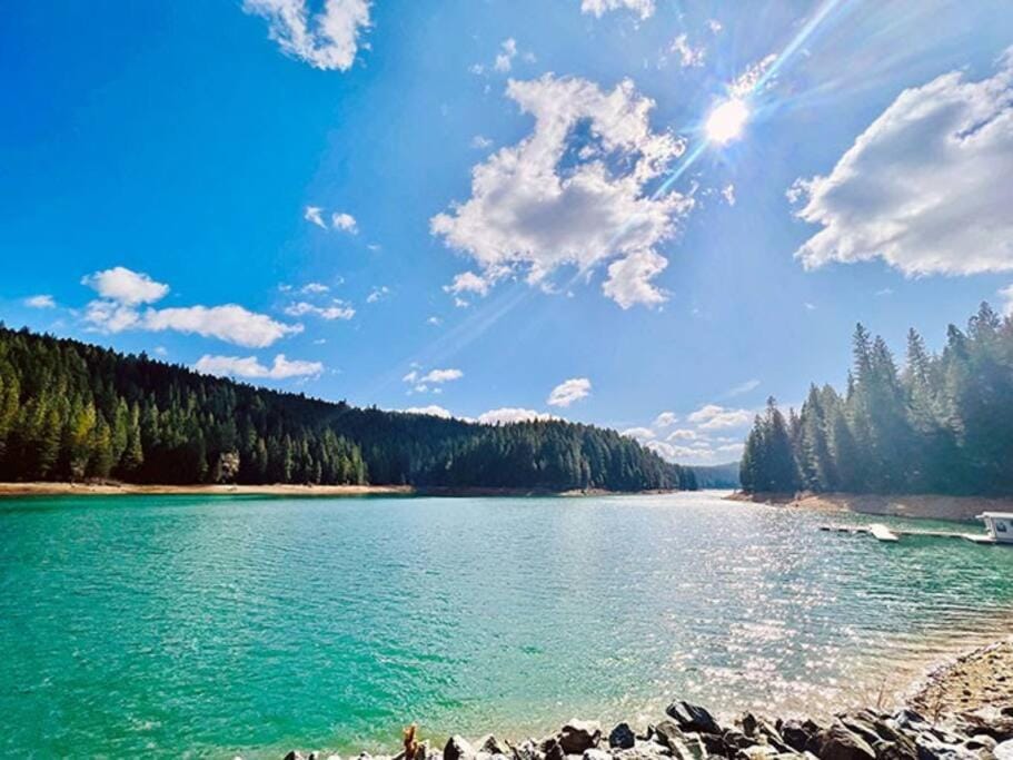 FirePit~Horseshoes~King Bed~Near Lake, Wine, Farms House in Pollock Pines