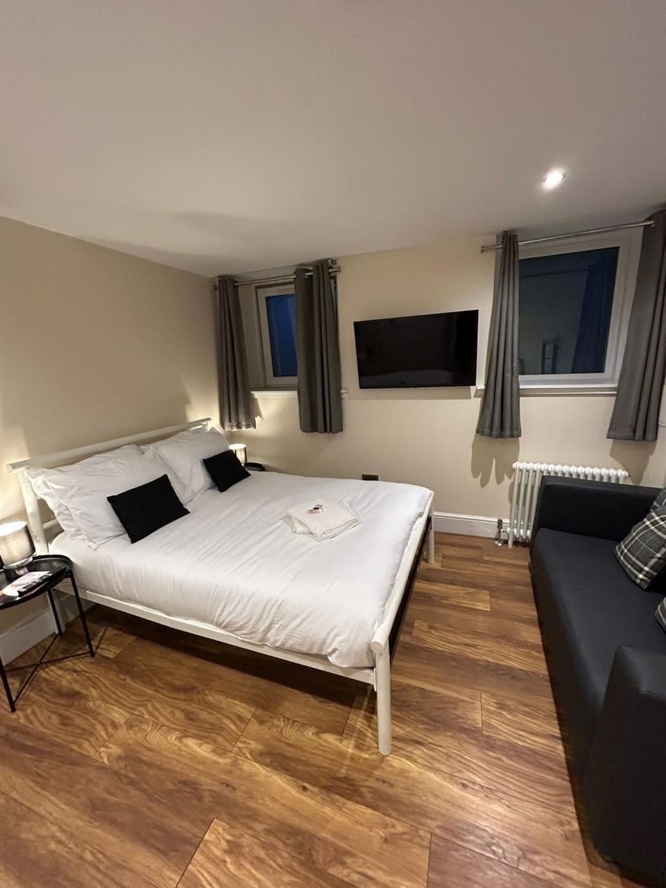 Modern Double Room with Sofa Vacation rental in Edinburgh