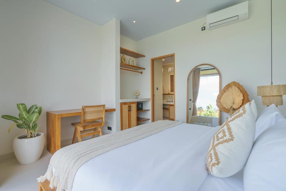 Villa Capela - Luxury 4-Bedroom, Heart of Canggu Villa in North Kuta
