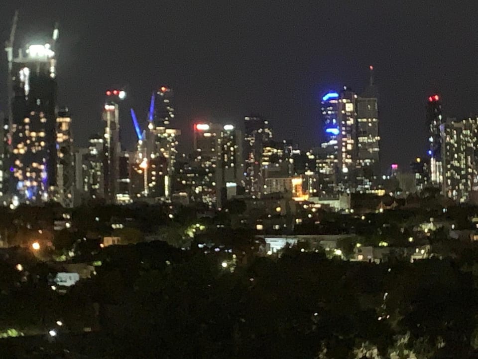 Royal Lodge - A Luxury Lifestyle Apartment in Melbourne