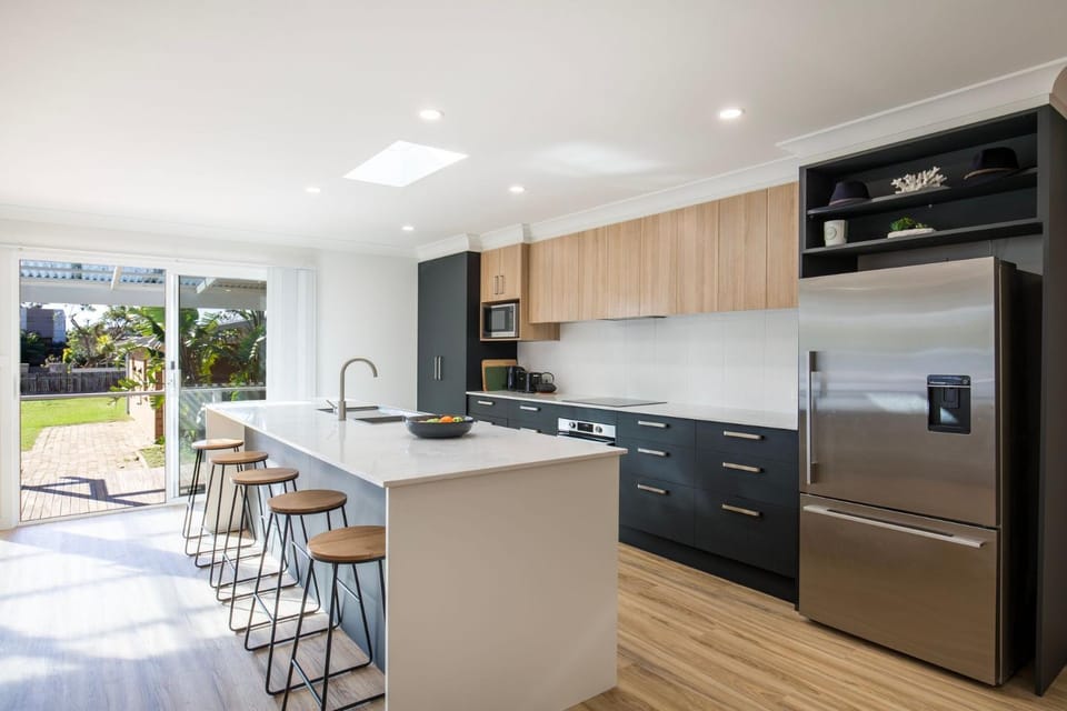Breathe - Pet Friendly - 2 Mins Walk to Beach House in Culburra Beach