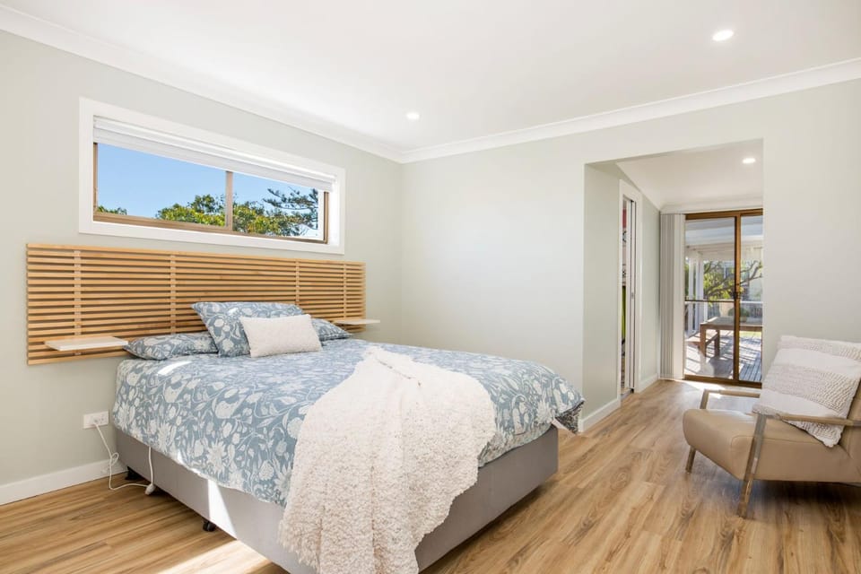 Breathe - Pet Friendly - 2 Mins Walk to Beach House in Culburra Beach