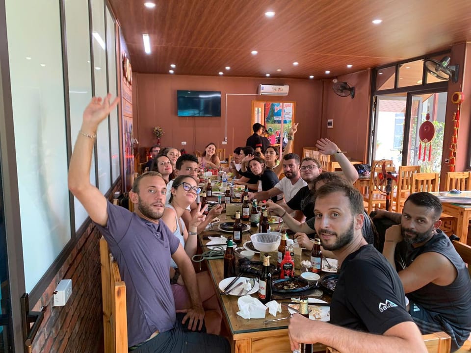 Restaurant/places to eat, Restaurant/places to eat, Food and drinks, Food, Lunch, Dinner, Drinks, group of guests