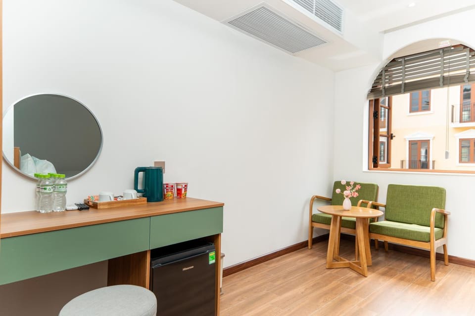 Coffee/tea facilities, Seating area