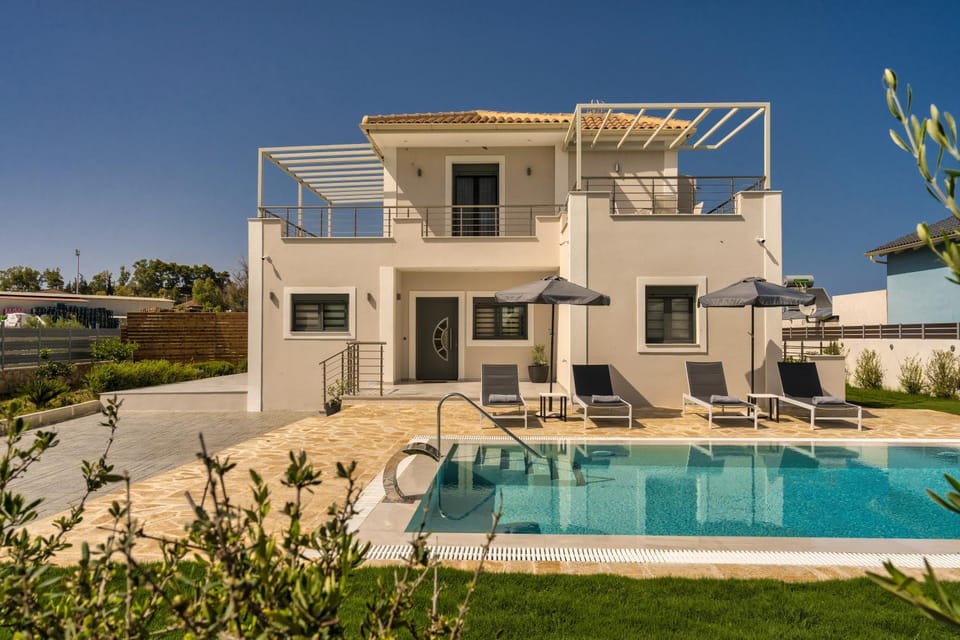 Property building, Patio, Day, View (from property/room), Balcony/Terrace, Pool view, Swimming pool, sunbed