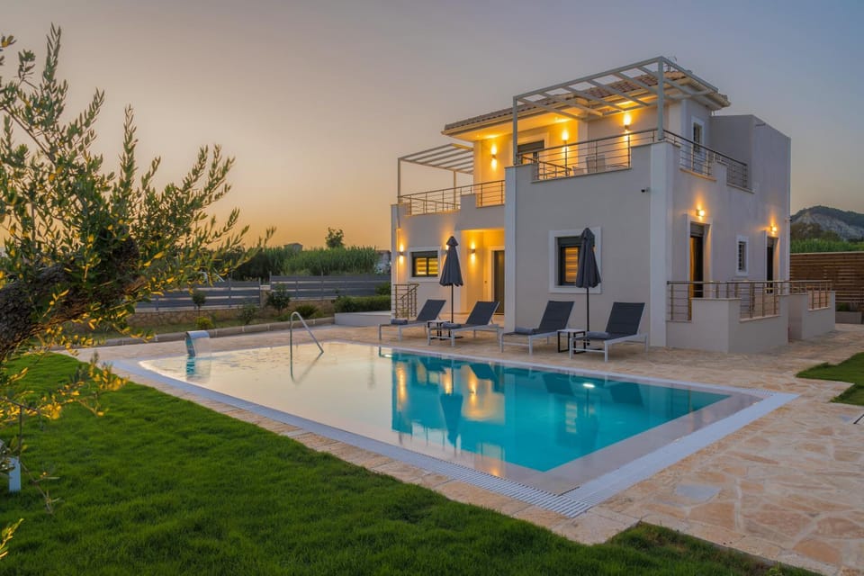 Property building, Garden, Garden view, Pool view, Swimming pool, sunbed