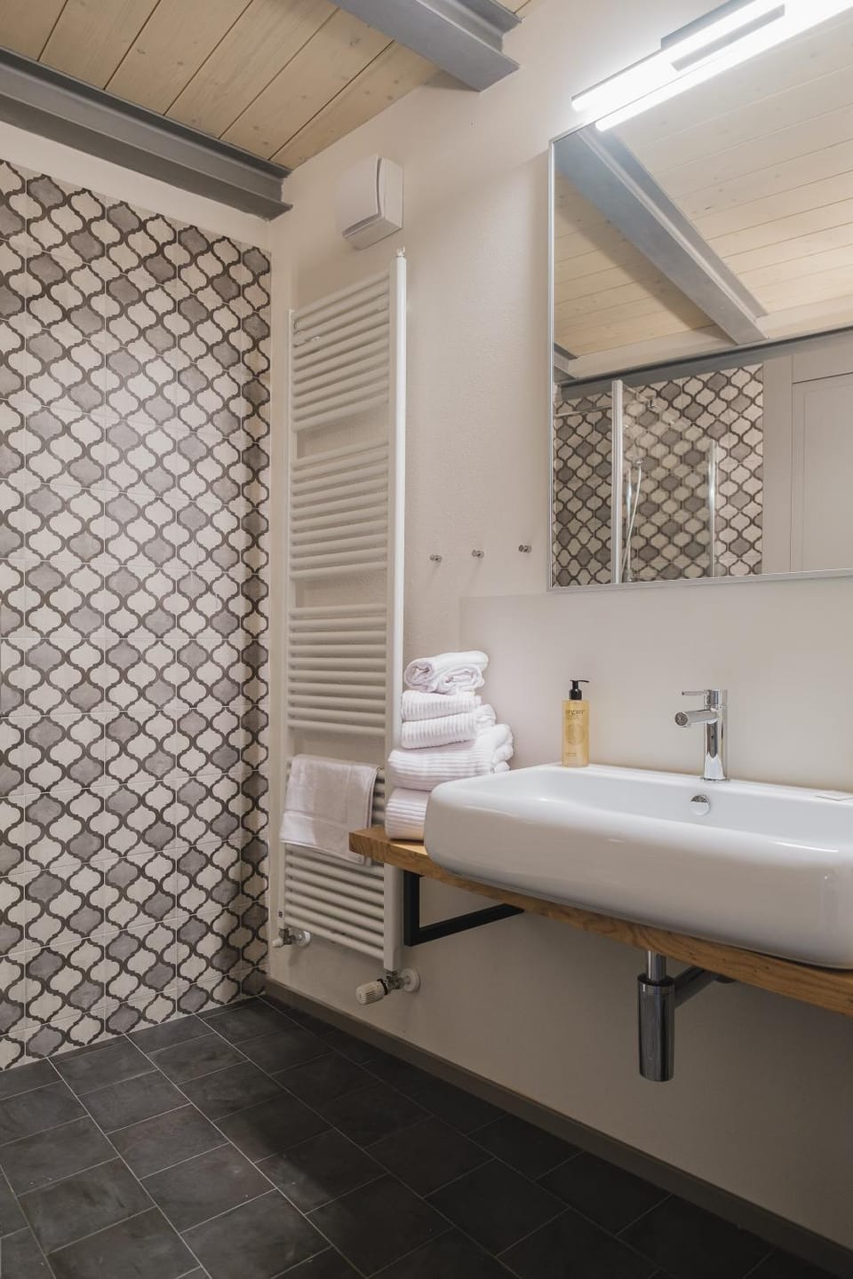 Bathroom, towels