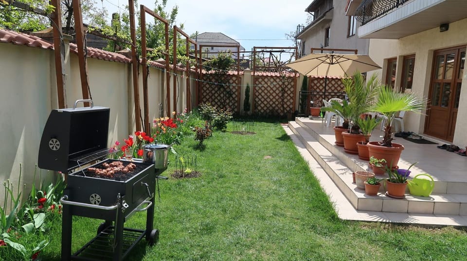 BBQ facilities, Garden, Balcony/Terrace