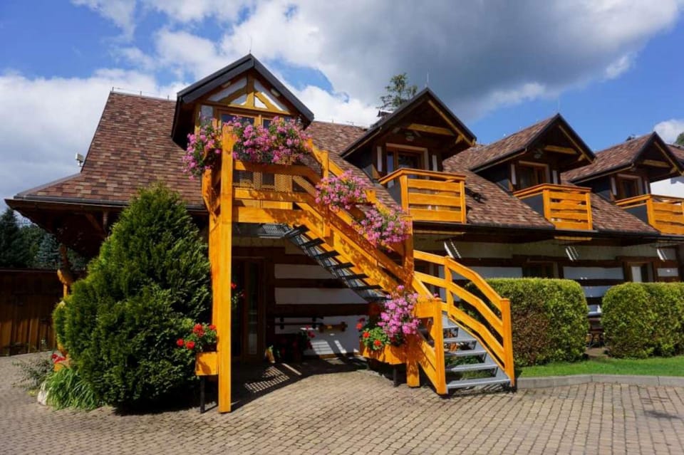 Property building, Facade/entrance, Day, Natural landscape, On site