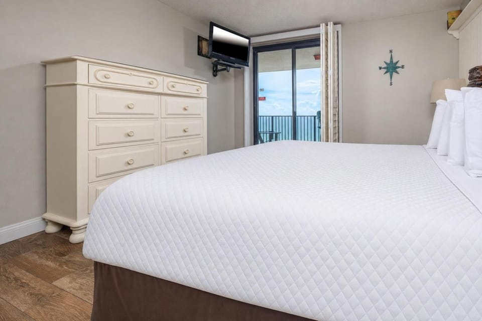 Phoenix X 1107 Apartment in Ono Island