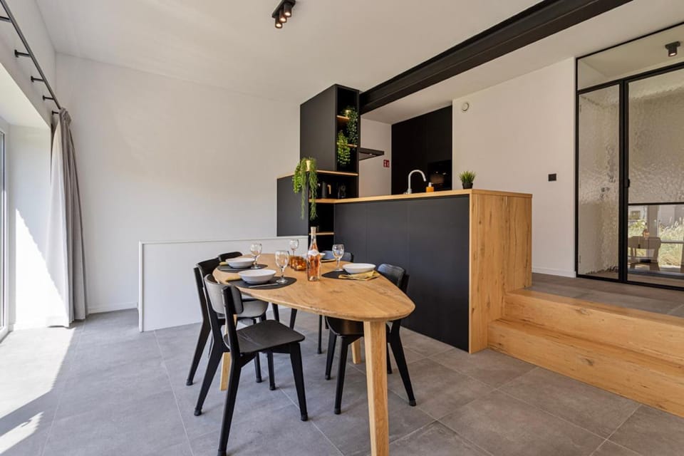 Dining area, kitchen