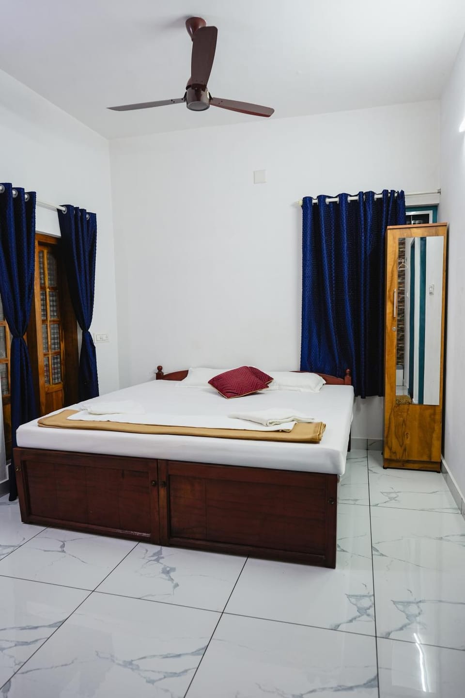 Bed, Bedroom, towels, wardrobe