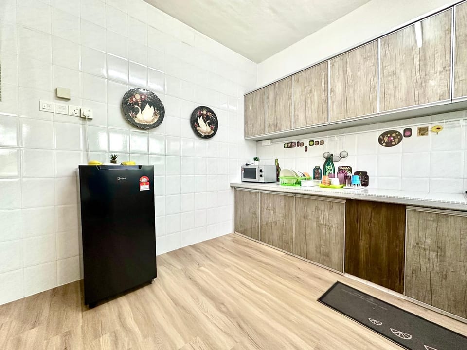 Modern Cozy Sweet House 4 ROOM 10pax@ALMA BM House in Penang