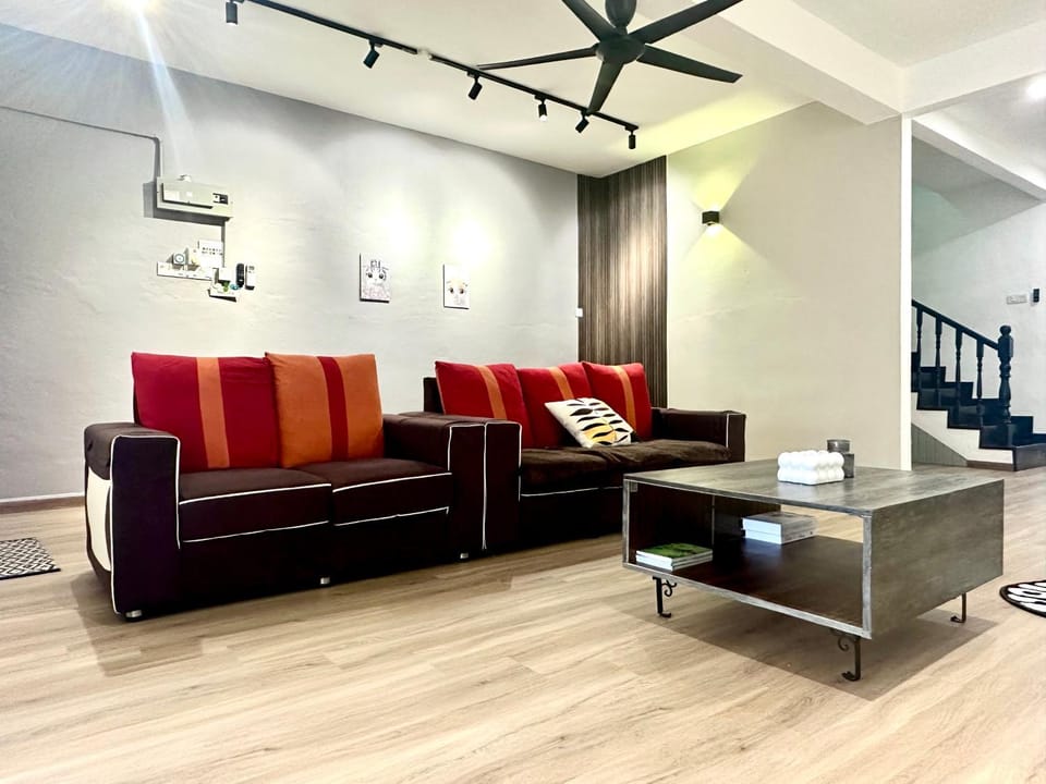 Modern Cozy Sweet House 4 ROOM 10pax@ALMA BM House in Penang