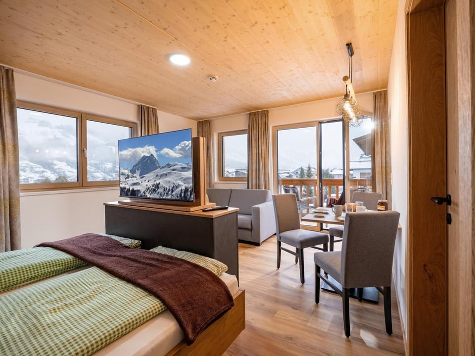 Bed, TV and multimedia, Living room, Photo of the whole room, Seating area, Dining area