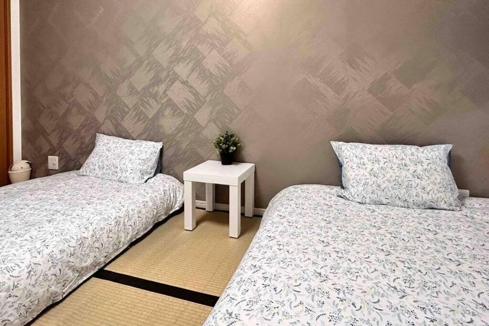 Modern Entire Apart450m to TengachayaAirport Direct AccessIdeal for FamiliesCouples Friends Villa in Osaka