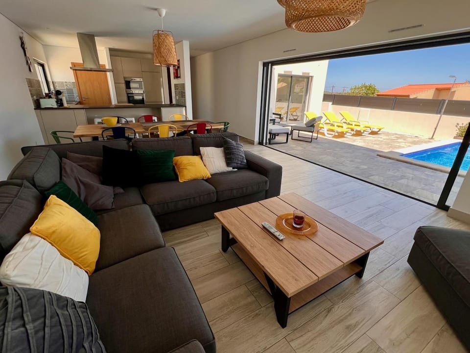 View (from property/room), Living room, Food and drinks, Seating area, Evening entertainment, Pool view