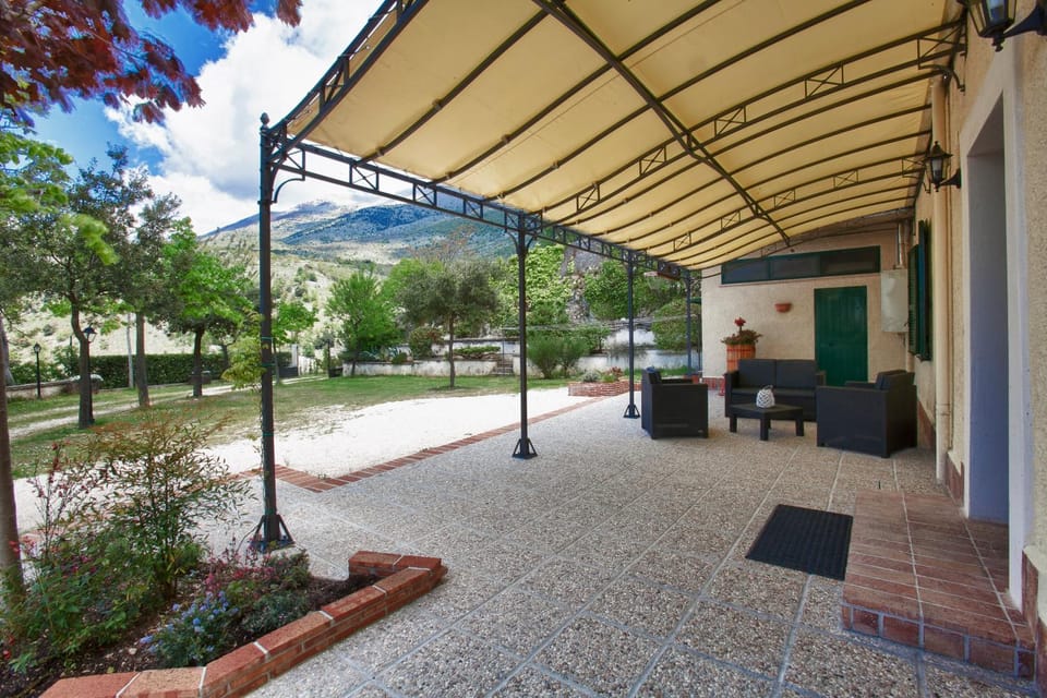 Facade/entrance, Mountain view