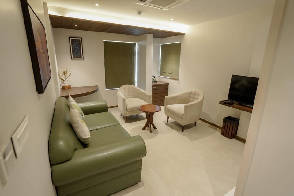 Woodbine Foliage Hotel in Kerala