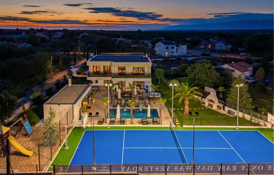 Swimming pool