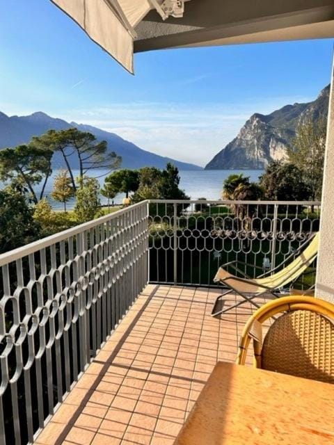 Natural landscape, View (from property/room), Balcony/Terrace, Lake view, Mountain view
