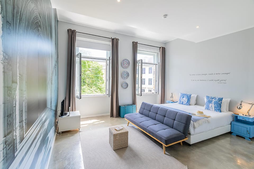Bed, Photo of the whole room, Seating area, Bedroom