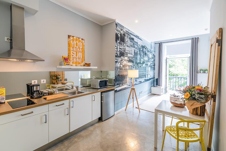 Coffee/tea facilities, Kitchen or kitchenette, Dining area
