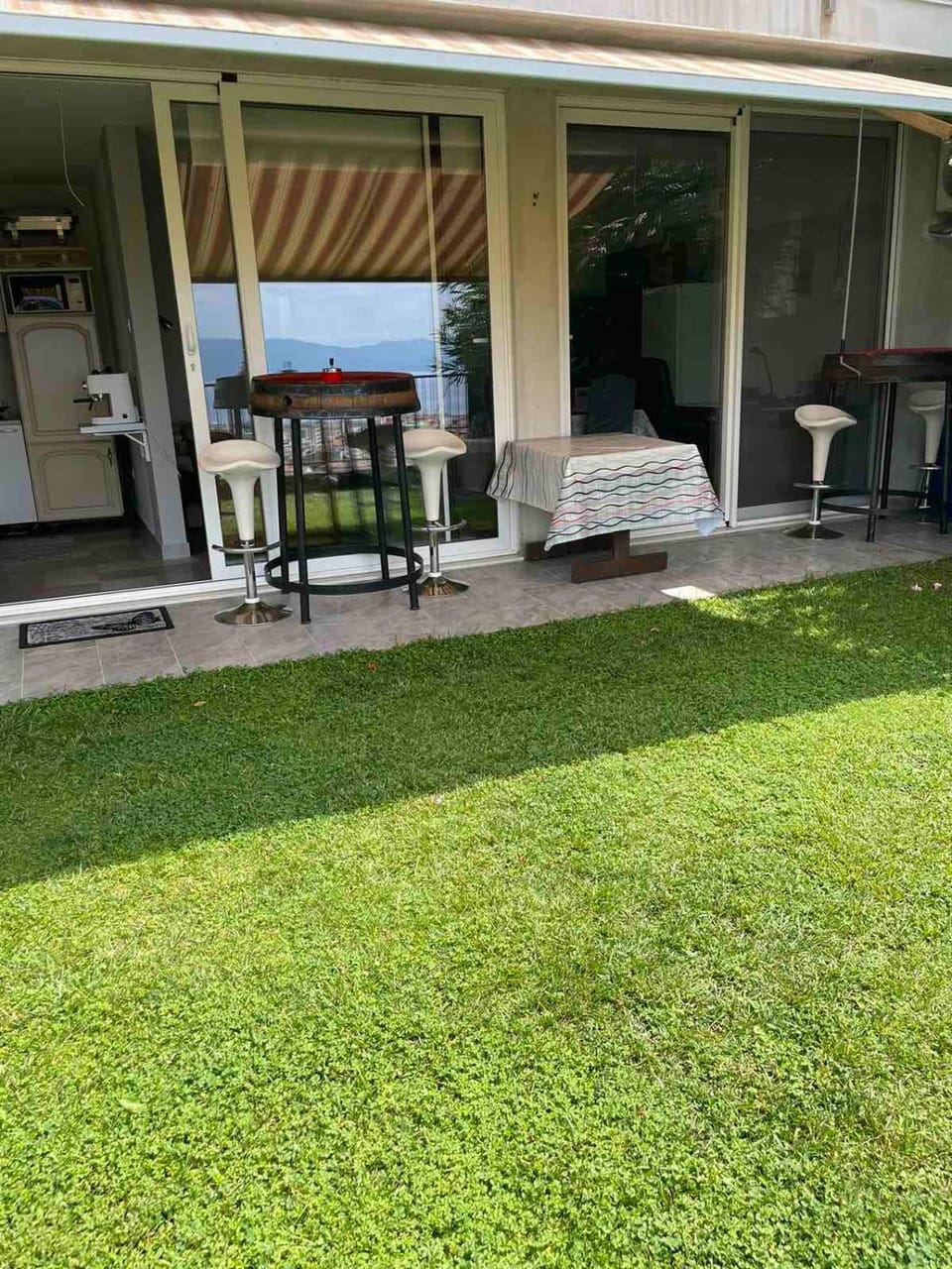Property building, Patio, Facade/entrance