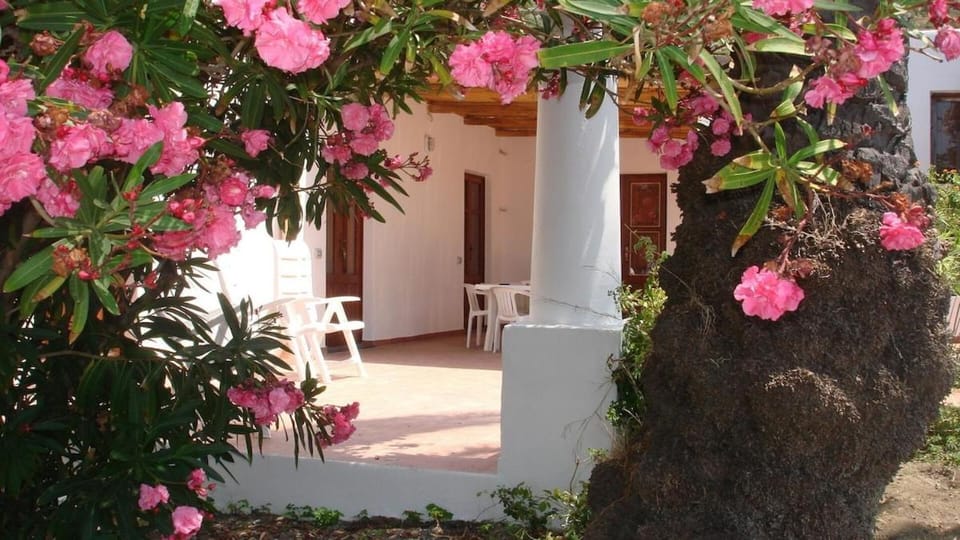 Casa Bouganville House in Sicily