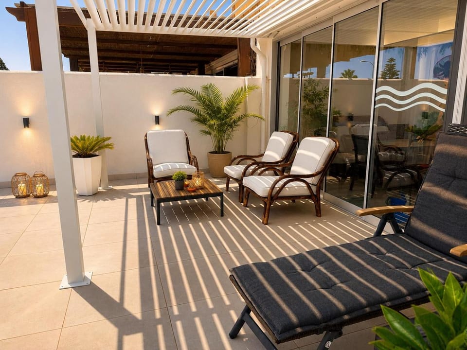 Balcony/Terrace, sunbed