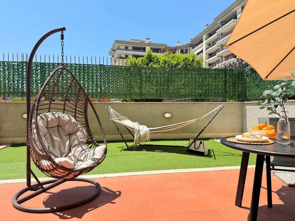 Property building, Day, Garden, View (from property/room), Balcony/Terrace, sunbed