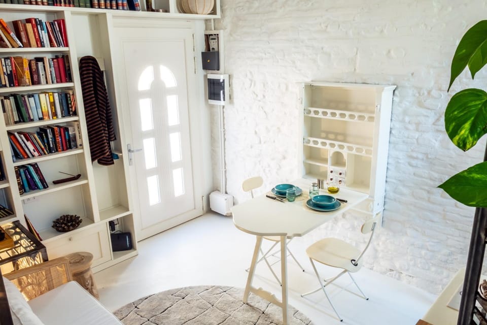 Library, Living room