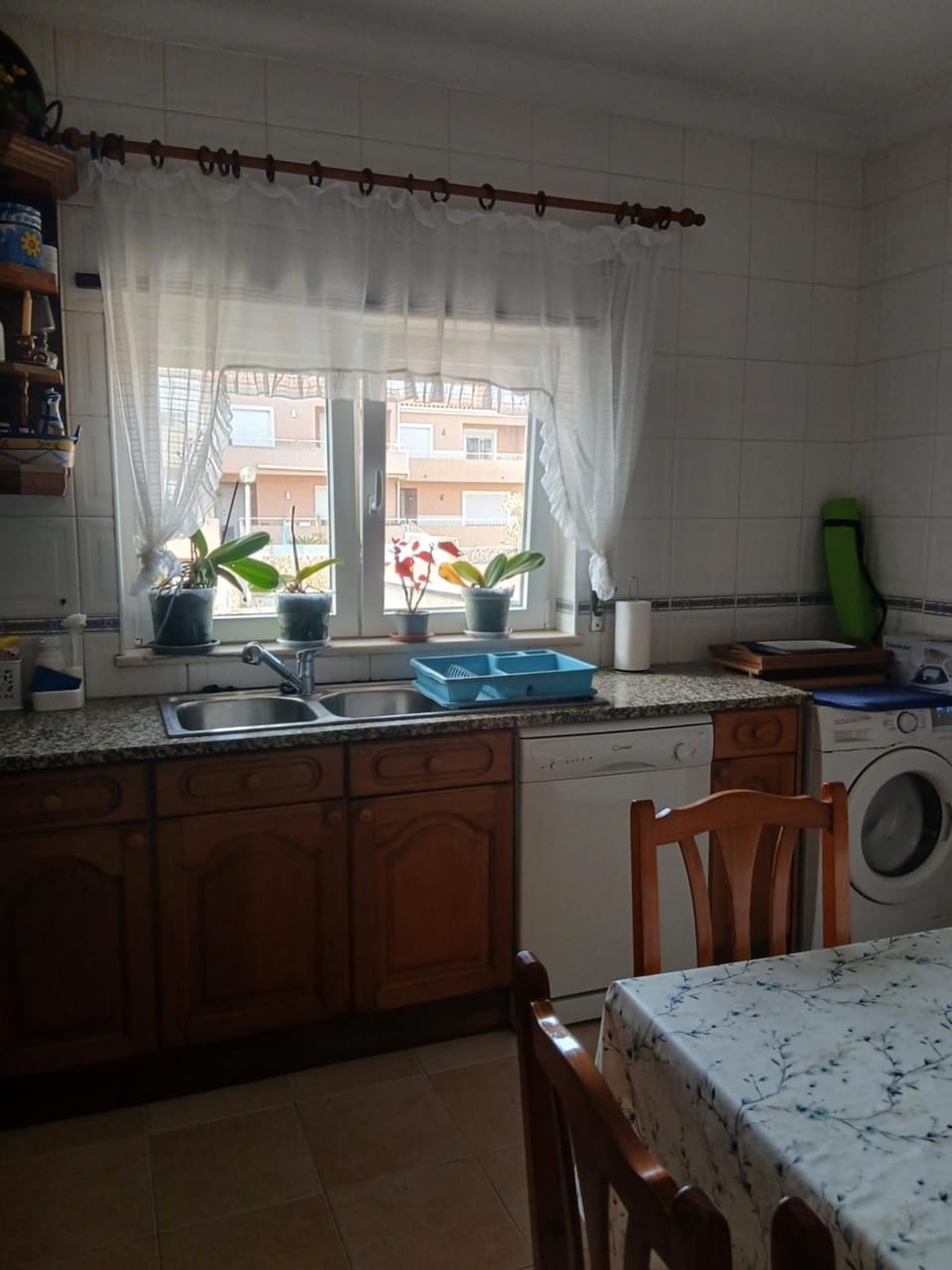 Kitchen or kitchenette, Dining area, dishwasher, internet, microwave, stove, toaster, washing machine, washing machine, dryer