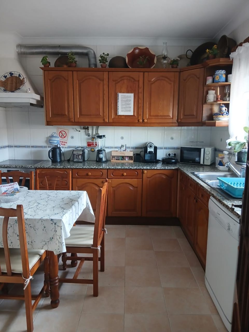 Kitchen or kitchenette, Dining area, dishwasher, internet, internet, microwave, oven, stove, toaster, dryer