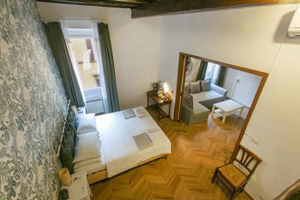 Photo of the whole room, Bedroom
