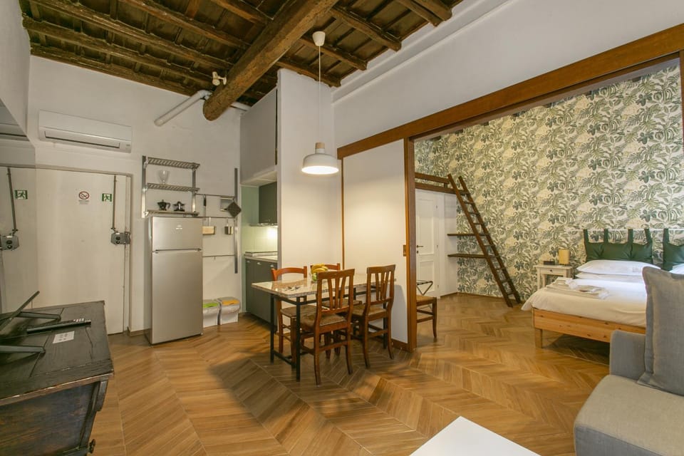 Kitchen or kitchenette, Lounge or bar