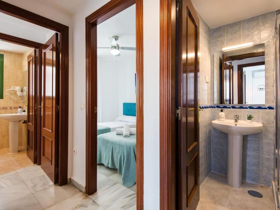 Shower, Photo of the whole room, Bath, towels