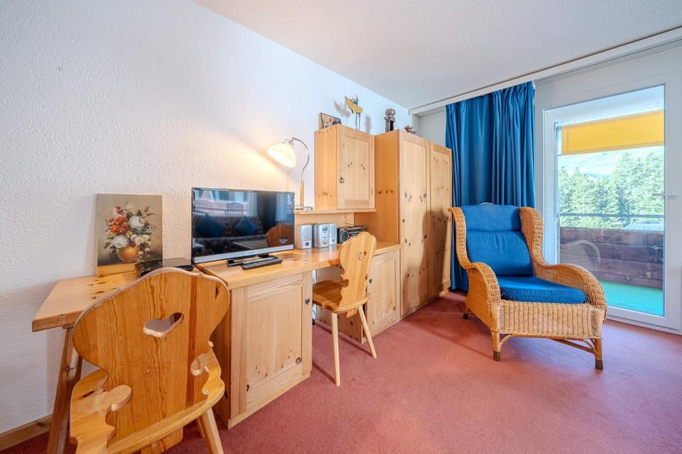 TV and multimedia, Living room, Seating area, Dining area, Evening entertainment