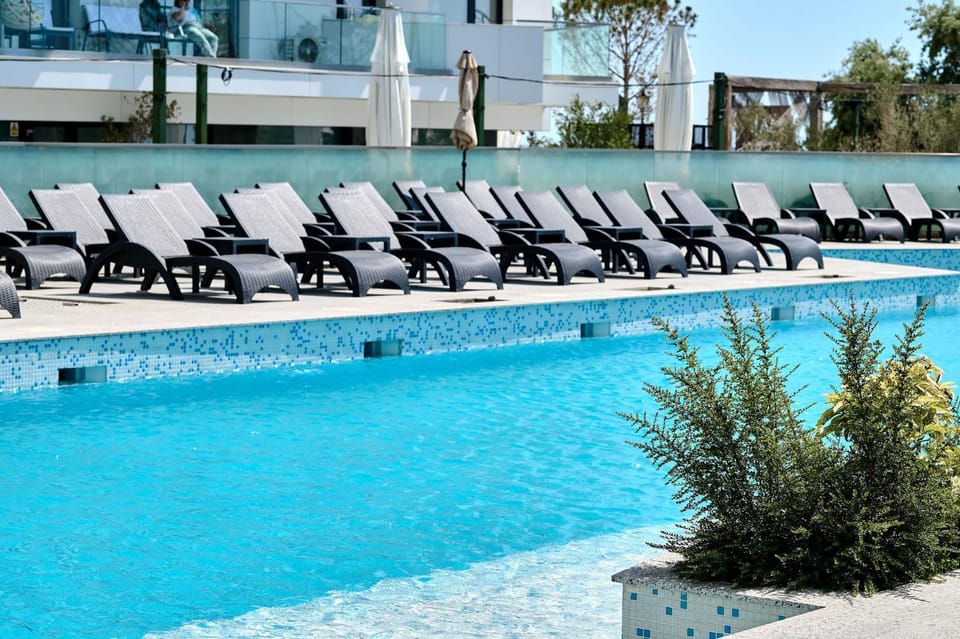 Swimming pool, sunbed